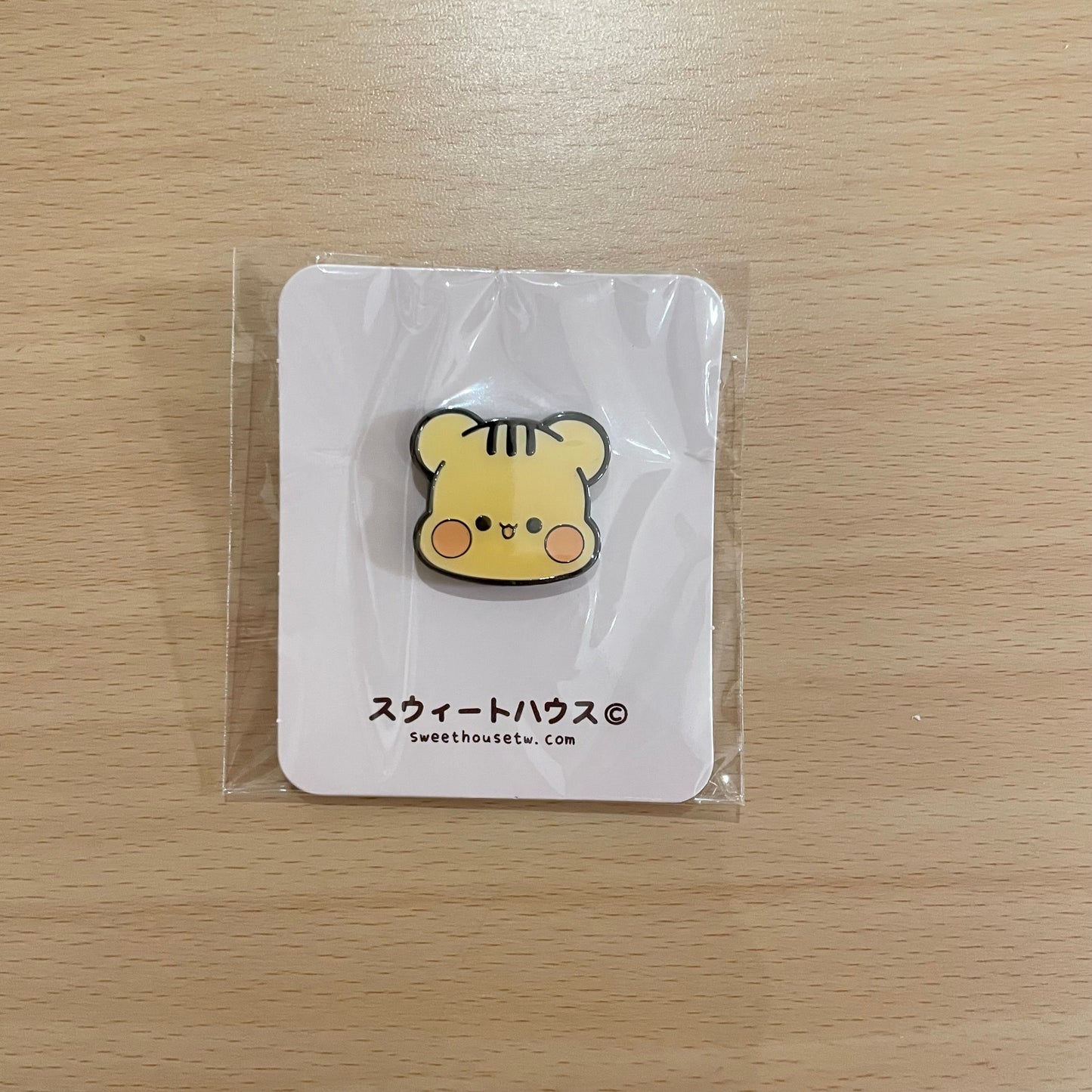 Bug 松尼金屬胸章 褪色